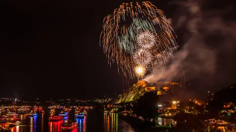 Feuerzauber &uuml;ber dem Rhein
