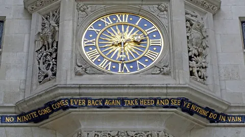 Tick tock, light o'clock