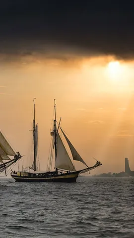 Unter vollen Segeln