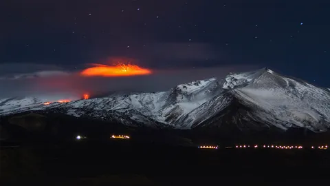 2013年正在喷发的埃特纳火山，意大利西西里岛