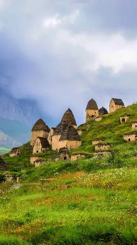 北奥塞梯-阿兰共和国的一片墓地，俄罗斯