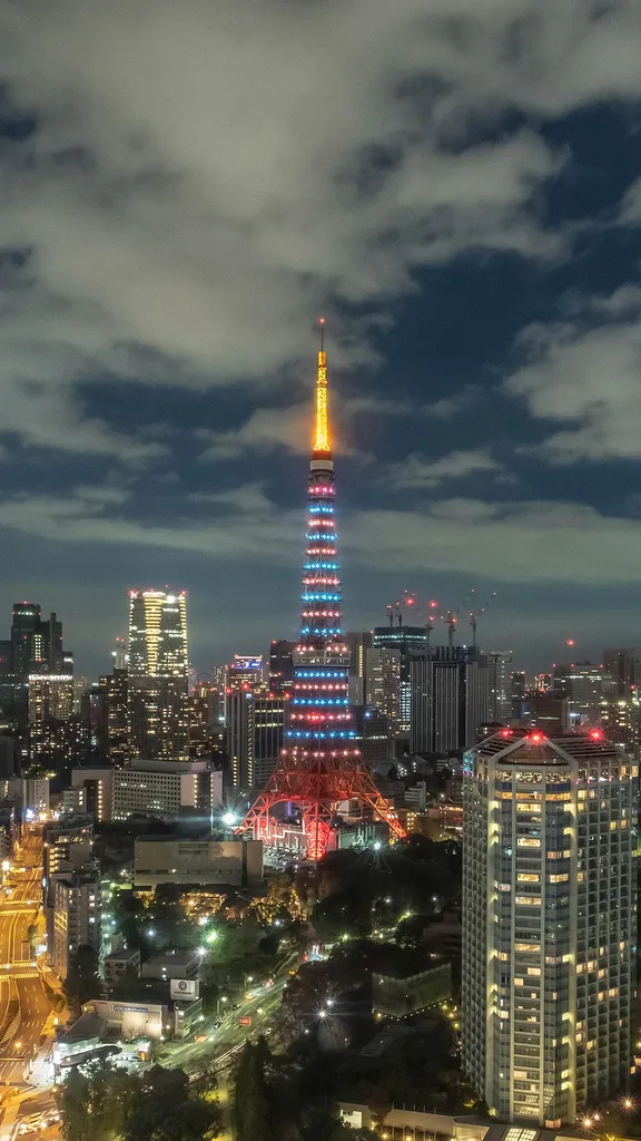 今日は東京タワー完工の日