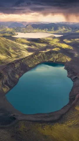 Hnausapollur volcanic crater lake, Fjallabak Nature Reserve, Landmannalaugar, Iceland