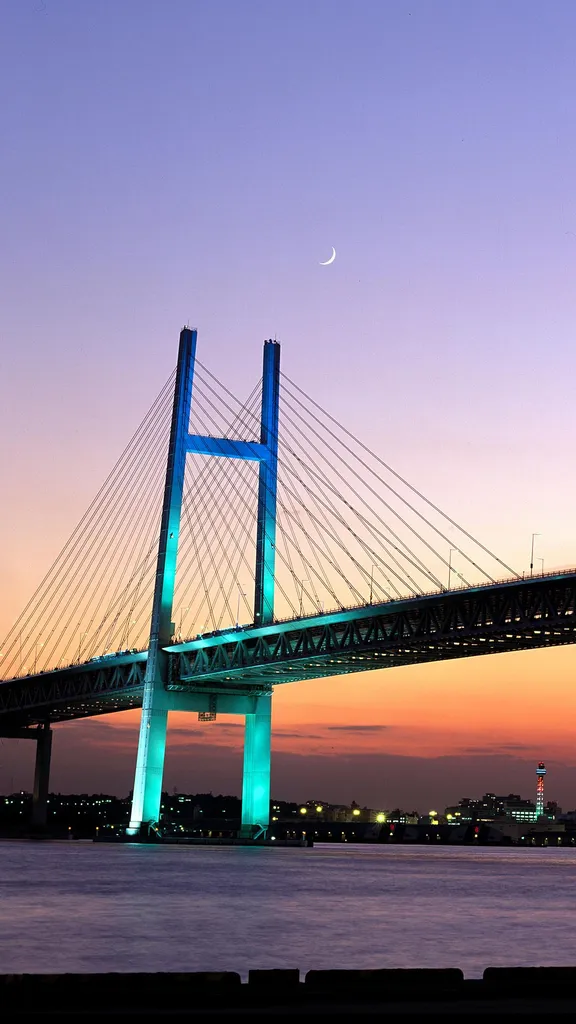 今日は横浜ベイブリッジ開通日