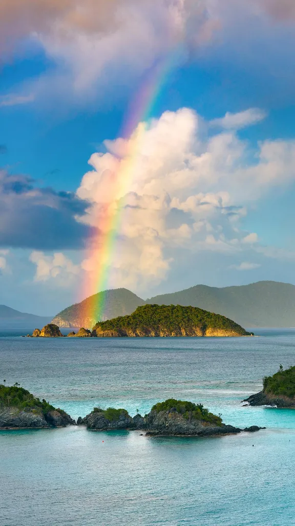 エメラルドの海と白砂のビーチ