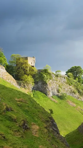 Eine Burgruine im Herzen Englands