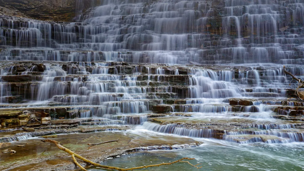 &ldquo;瀑布之城&rdquo;中的小瀑布