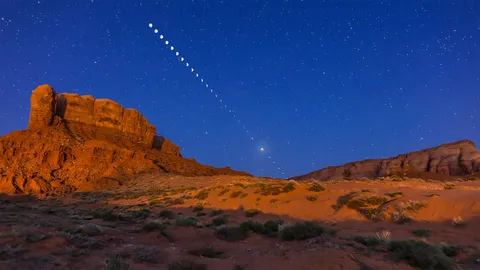 2015年4月4日摄于Tear Drop Arch附近的月全食，犹他州纪念碑谷