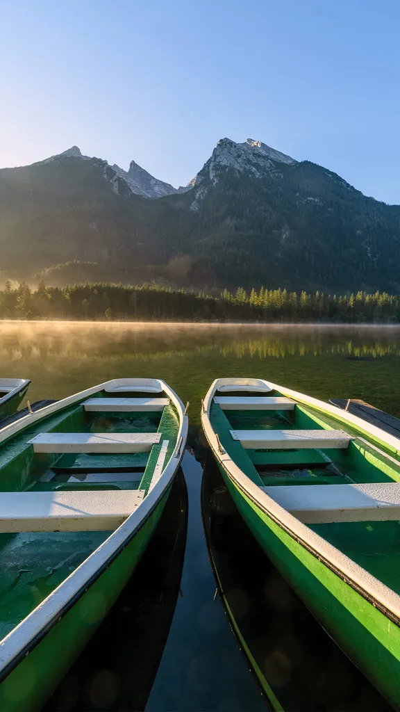 Boote, Berge und B&auml;ume