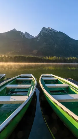 Boote, Berge und B&auml;ume