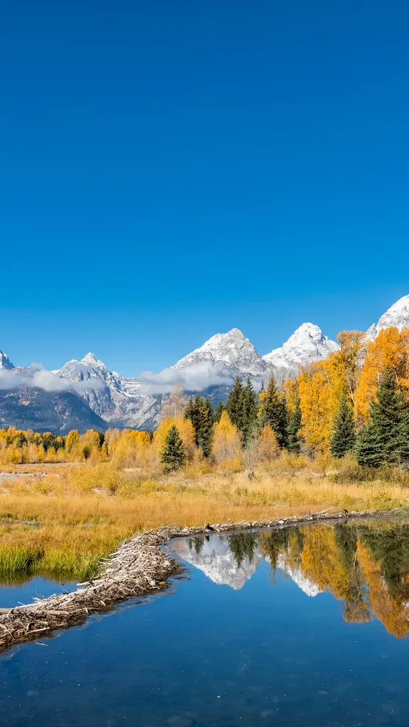 水面に映るティトン山脈