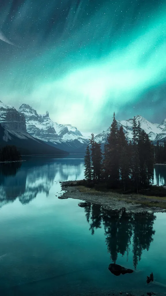 Aurora over Spirit Island on Maligne Lake, Jasper National Park, Alberta, Canada
