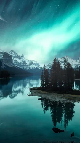 Aurora over Spirit Island on Maligne Lake, Jasper National Park, Alberta, Canada